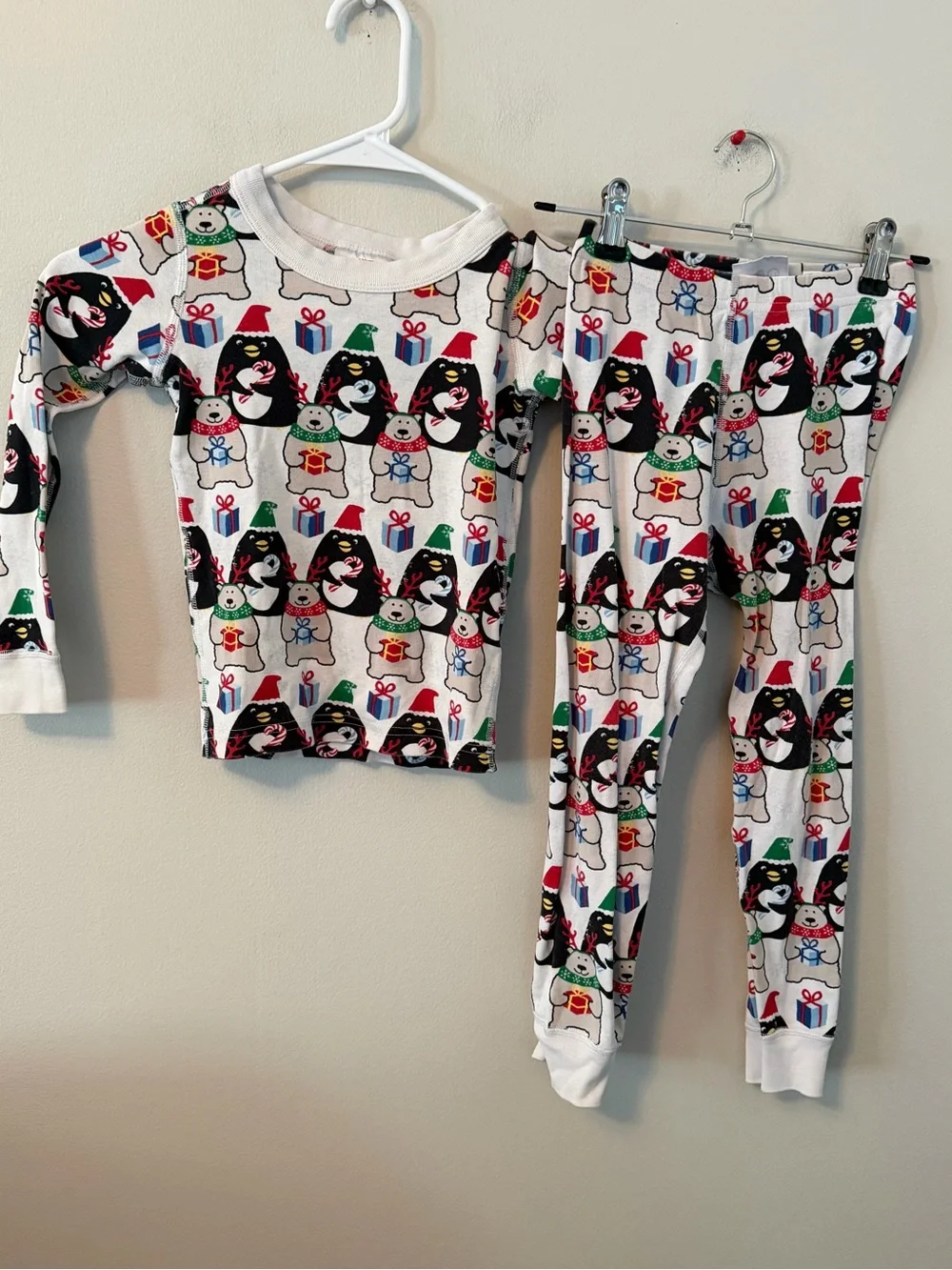 Hanna Andersson White Penguin and Polar Bear Print Holiday Pajama Set